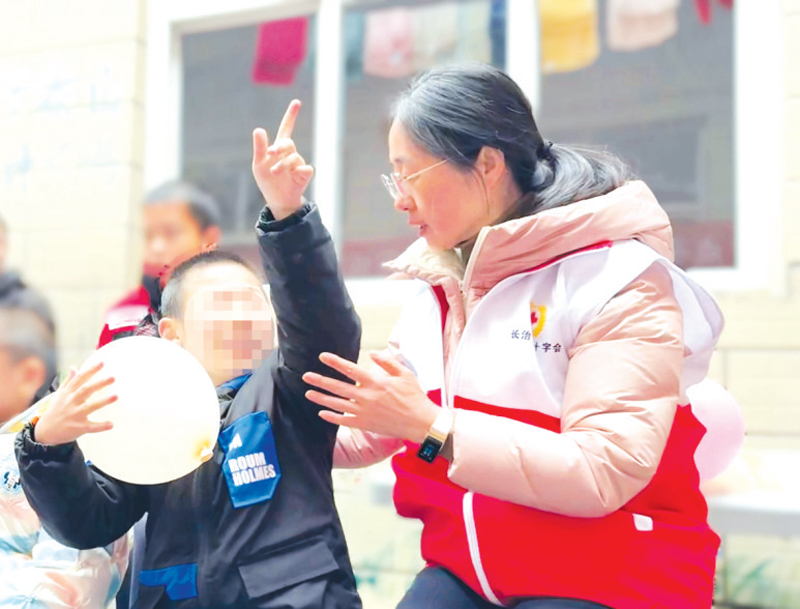 點(diǎn)亮星光與愛(ài)同行 志愿服務(wù)溫暖“啟明星”
