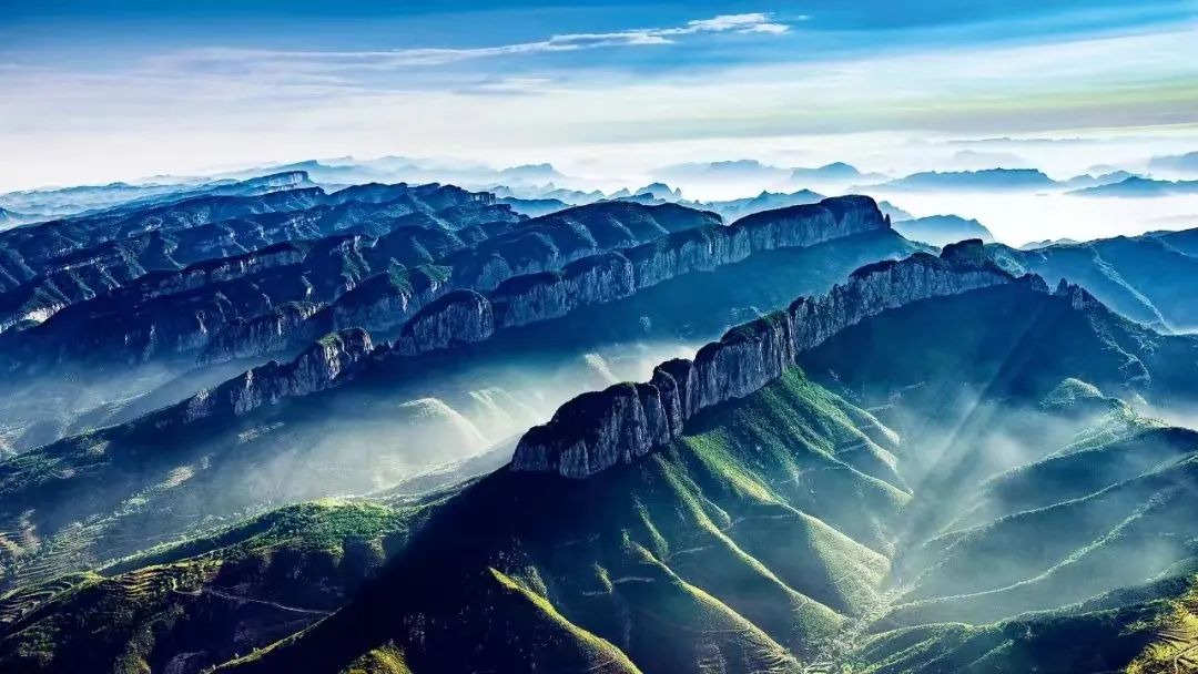 長(zhǎng)治武鄉(xiāng)的板山到黎城陽坡、廣志山一帶的山體,是典型的嶺脊型墻狀山.jpg